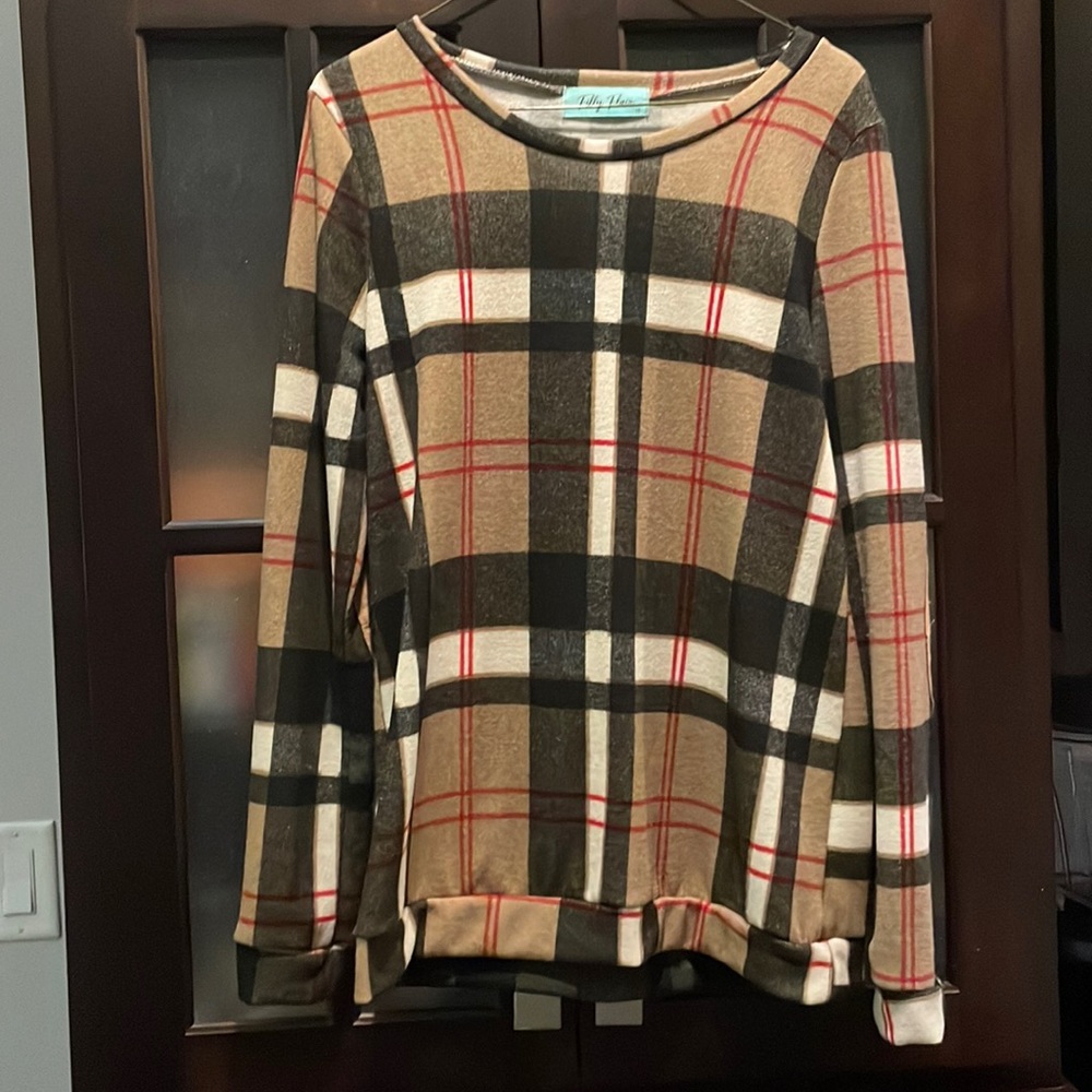 Filly flair BURBERRY-like design top w/leather like elbow detailing.